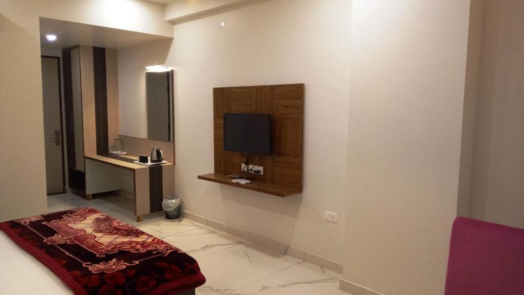 Alankrita Suites & Party Halls Meerut Exterior photo